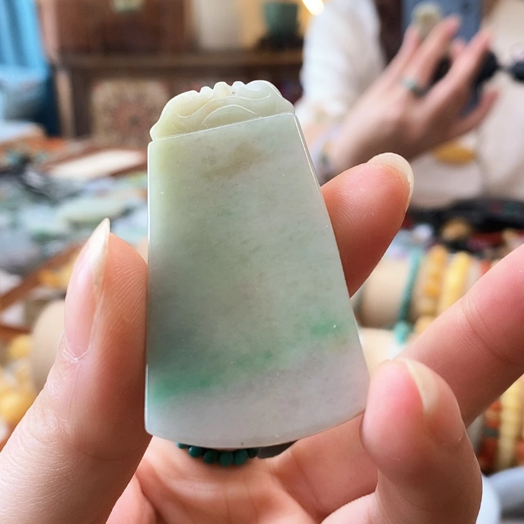 翡翠挂件未镶嵌翡翠挂件