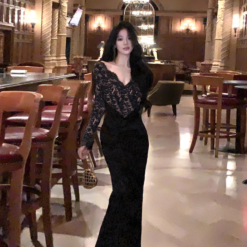 【爱妻】v领蕾丝拼接针织连衣裙女小众设计感包臀鱼尾裙
