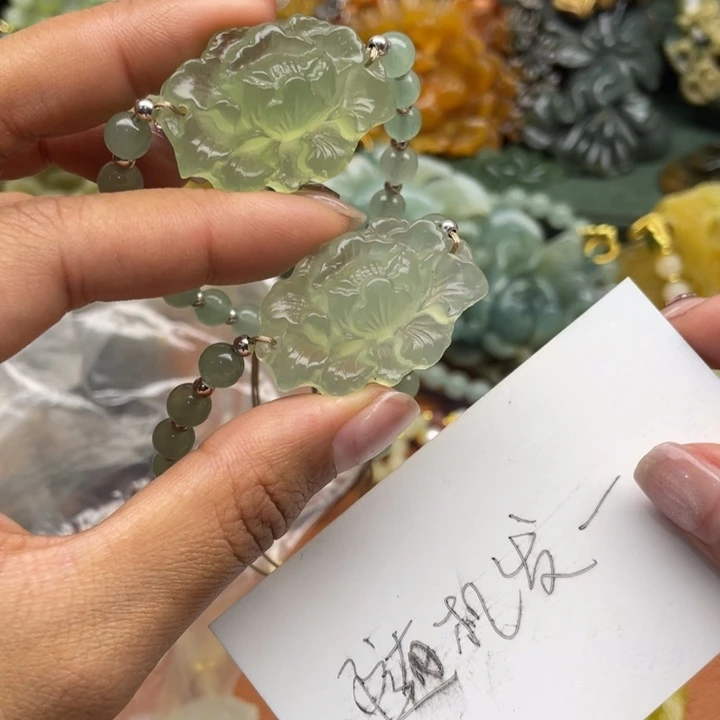 蛇纹石玉未镶嵌吊坠