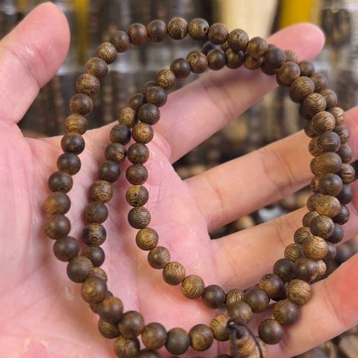 沉香手串乌身圆叶手串13