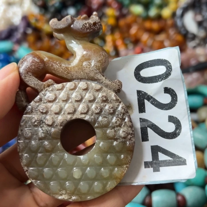 C***集和田玉（糖玉）未镶嵌颈饰