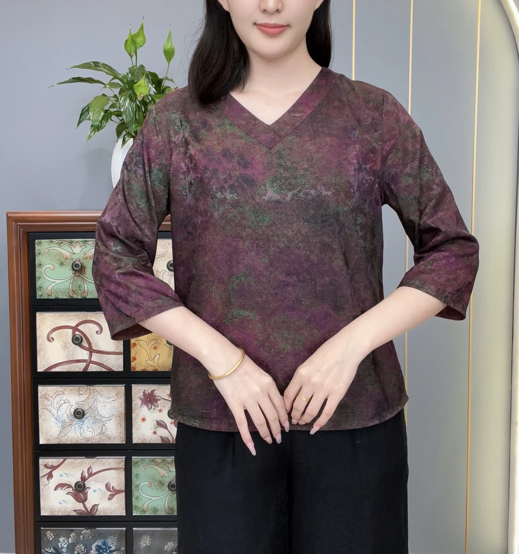 秋日紫霞2025秋季新款V领半袖高端大气中老年妈妈装女士上衣小衫