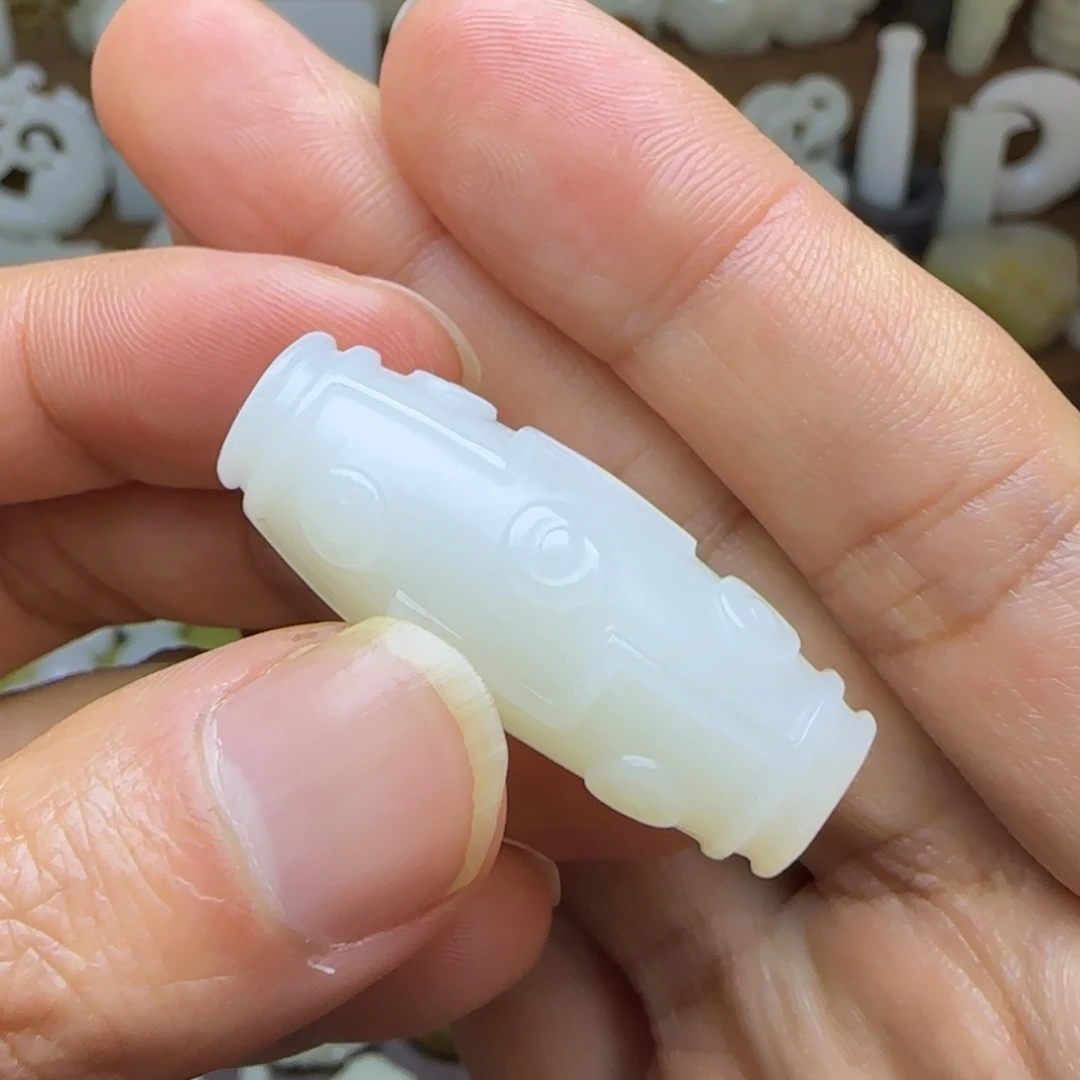 和田玉未镶嵌挂件九眼