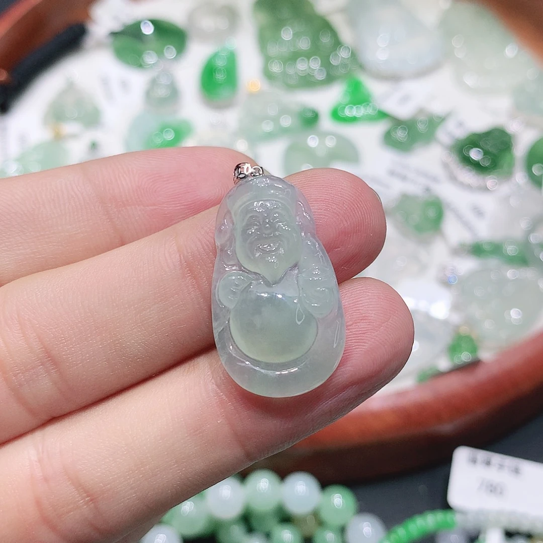 翡翠18K金镶嵌颈饰财神