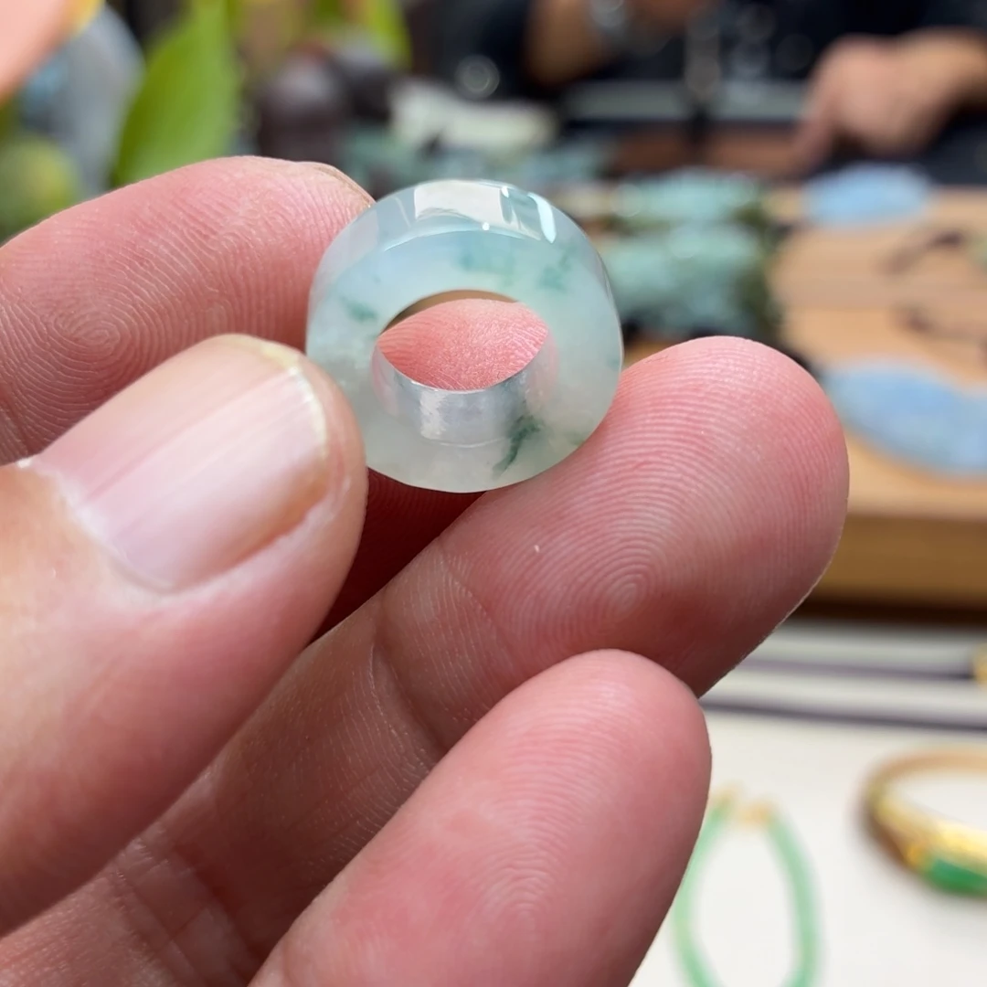 翡翠未镶嵌颈饰跑环