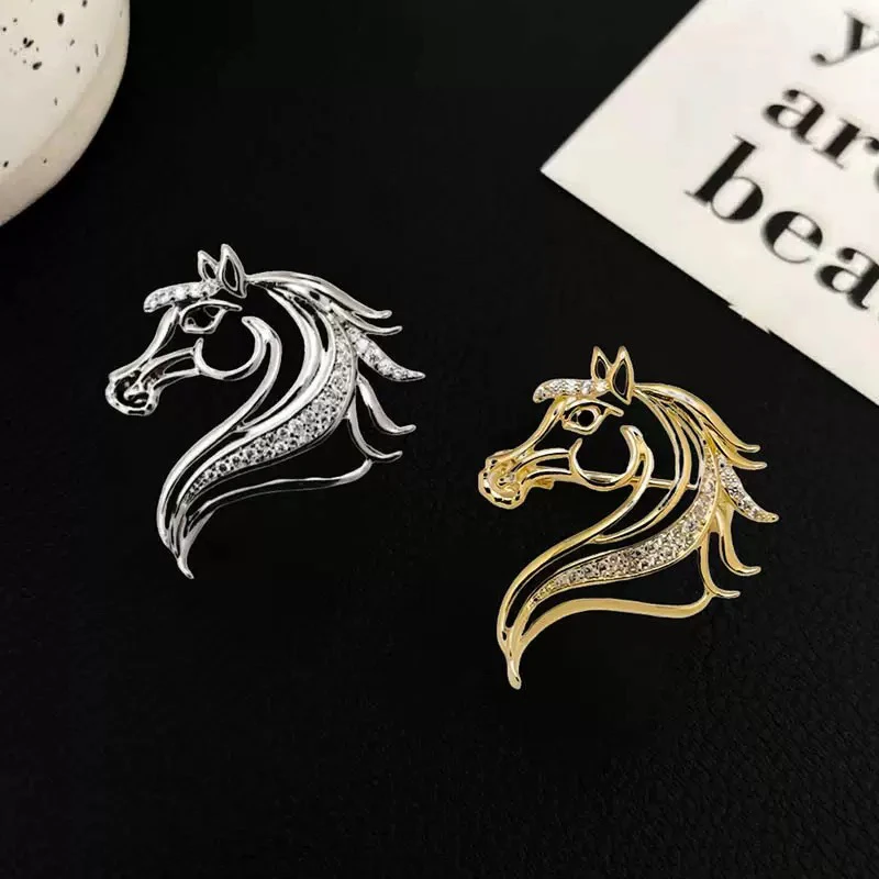 合金胸针 精致镂空小马胸针男女同款设计感别针领口胸花衣服配饰