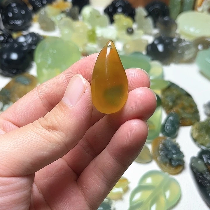 未镶嵌蛇纹石玉颈饰