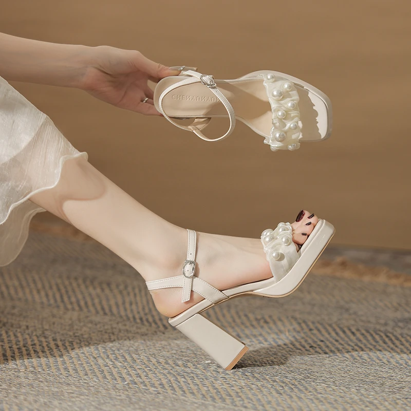 小个子厚底防水台真皮高跟鞋女夏2025新款法式珍珠一字带粗跟凉鞋