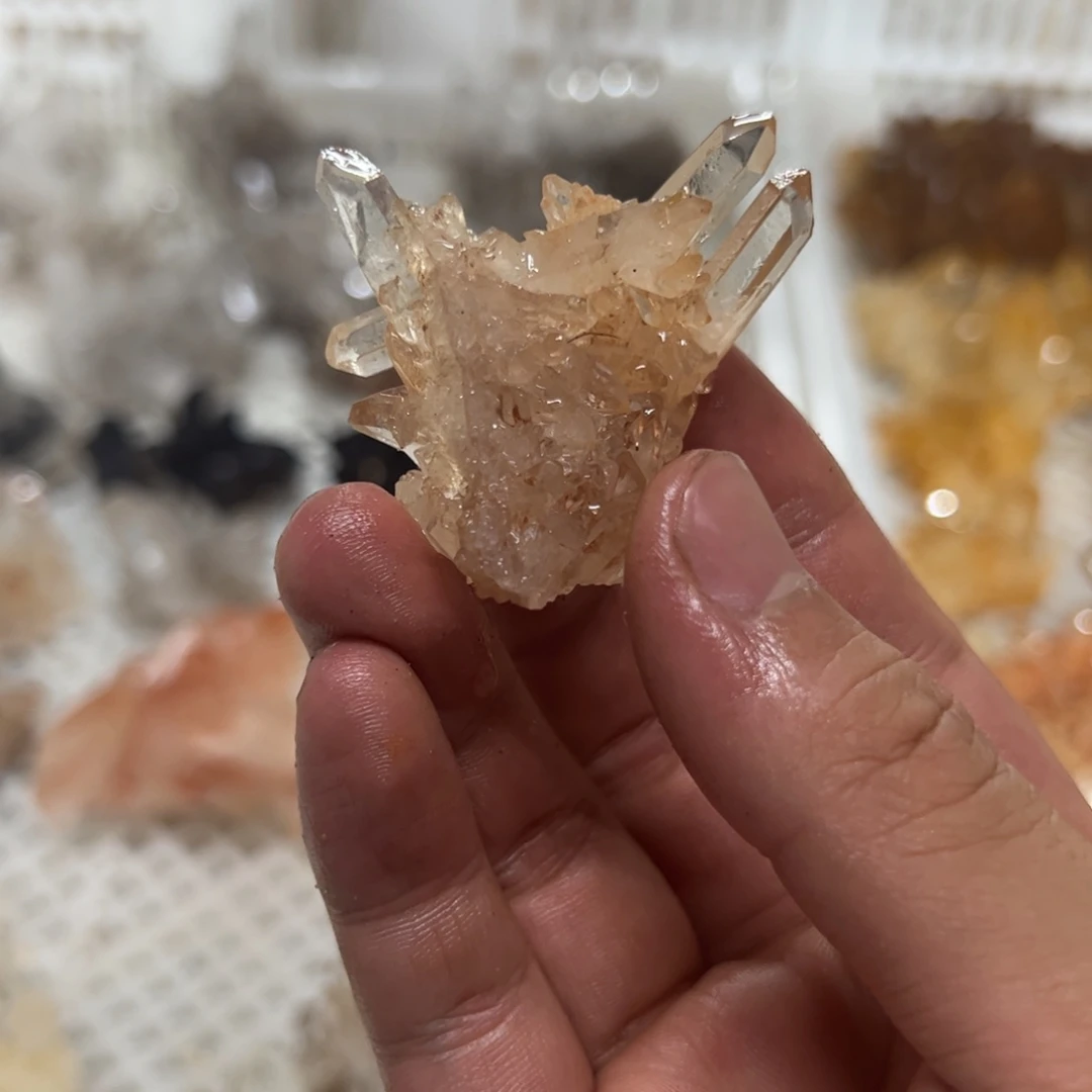 小***山未镶嵌珠宝半成品水晶