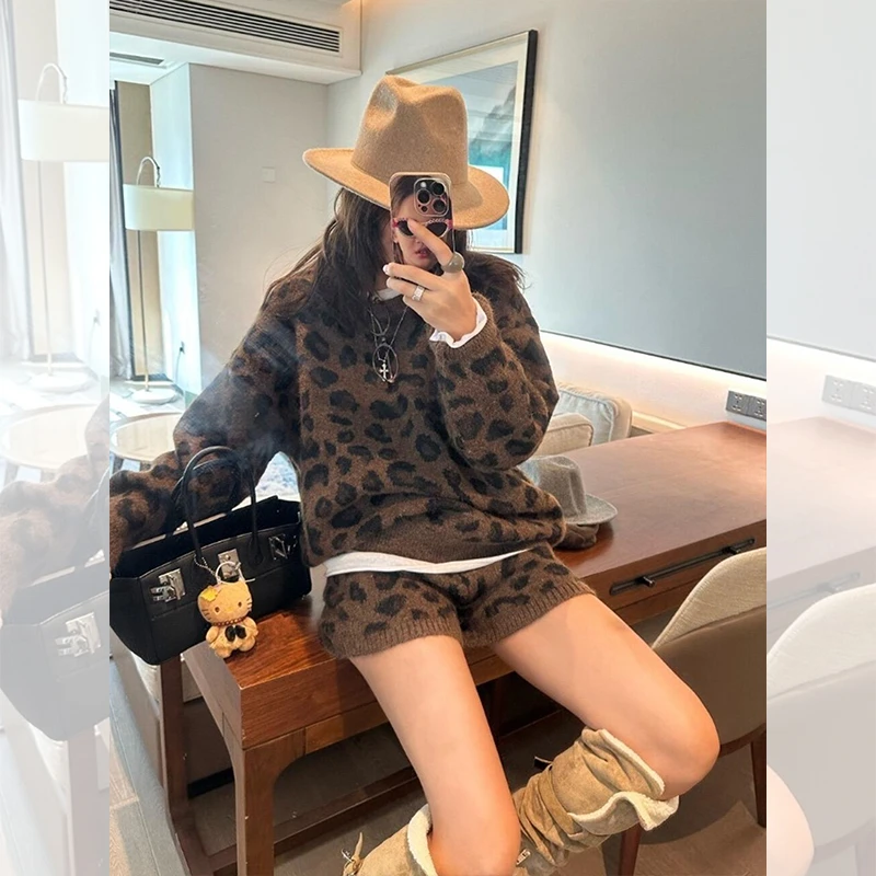 秋冬穿搭一整套炸街气质高级感小香风棕咖豹纹毛衣短裤两件套装女