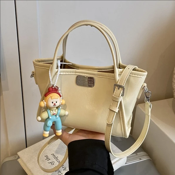 时尚韩版小众感手提包女新款百搭设计单肩斜挎包红色黑色米白2025