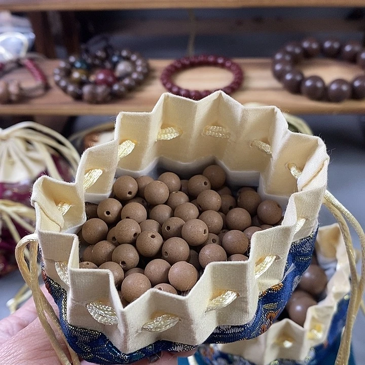 泥塑瑕疵白龙涎0.8香包50克