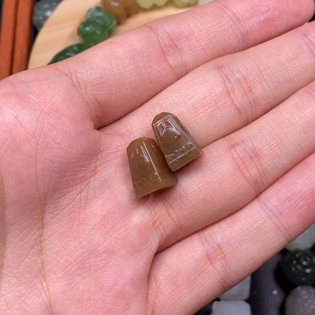 我***的和田玉未镶嵌颈饰