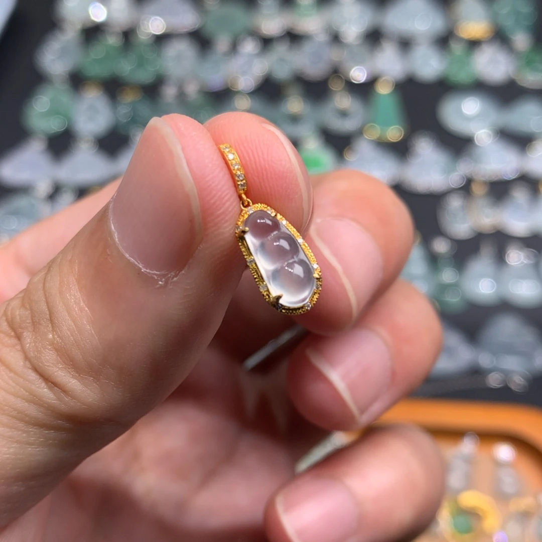 翡翠18K金镶嵌颈饰豆子