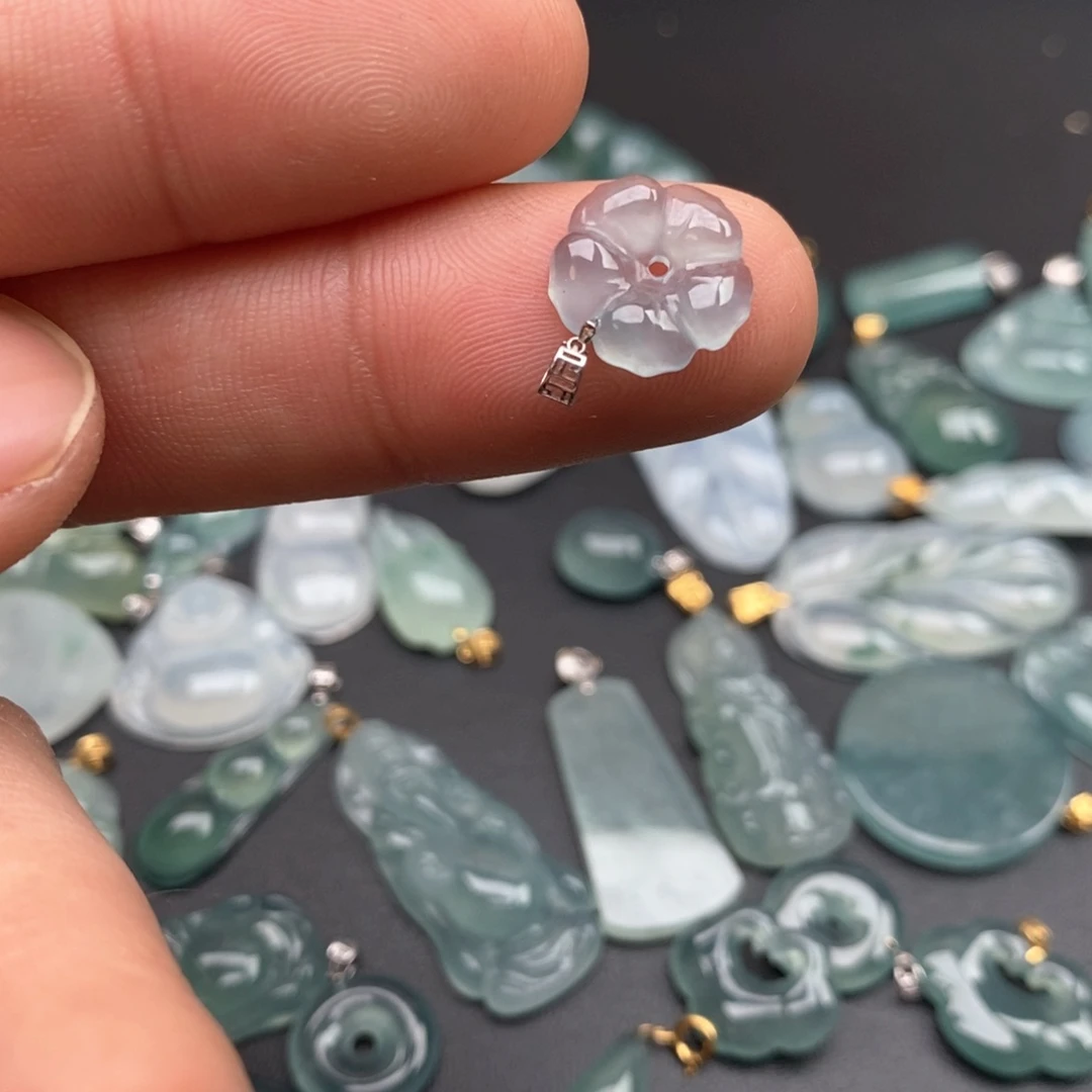 颈饰18K金镶嵌翡翠