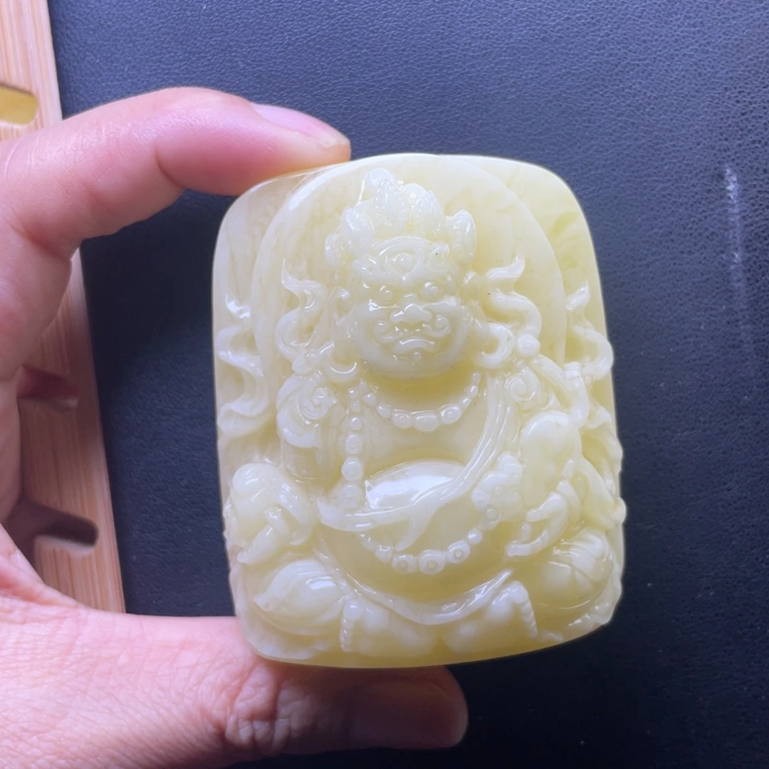 琥珀未镶嵌颈饰天然的琥珀蜜蜡