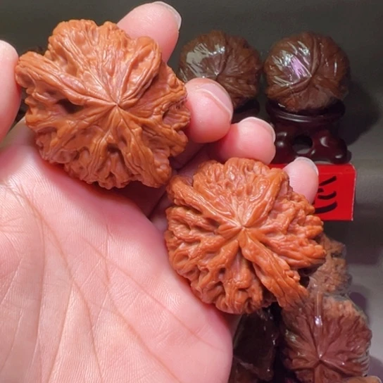 把件文玩核桃轰炸机形三棱平谷大粗筋48边37高