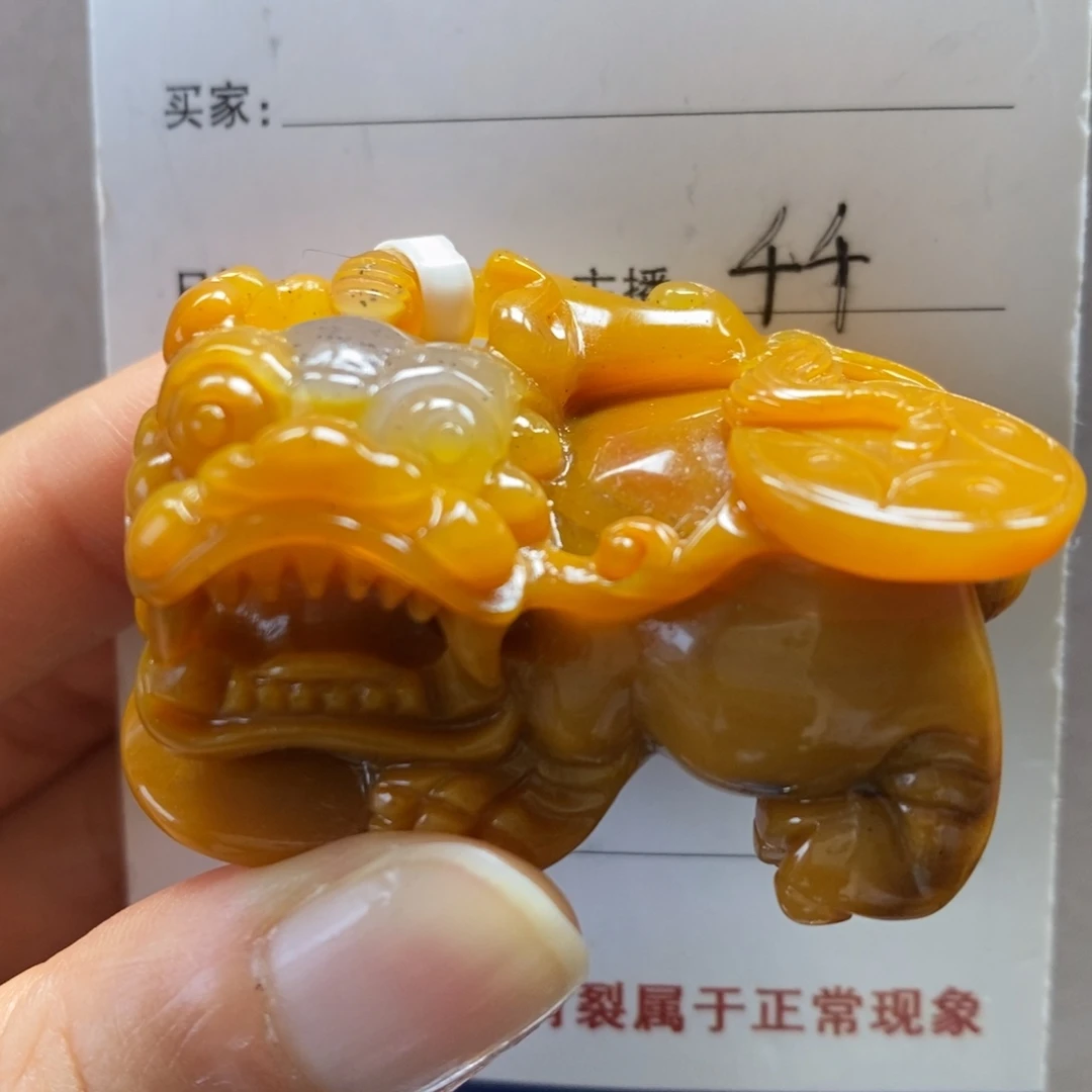 石英质玉（黄龙玉）未镶嵌颈饰