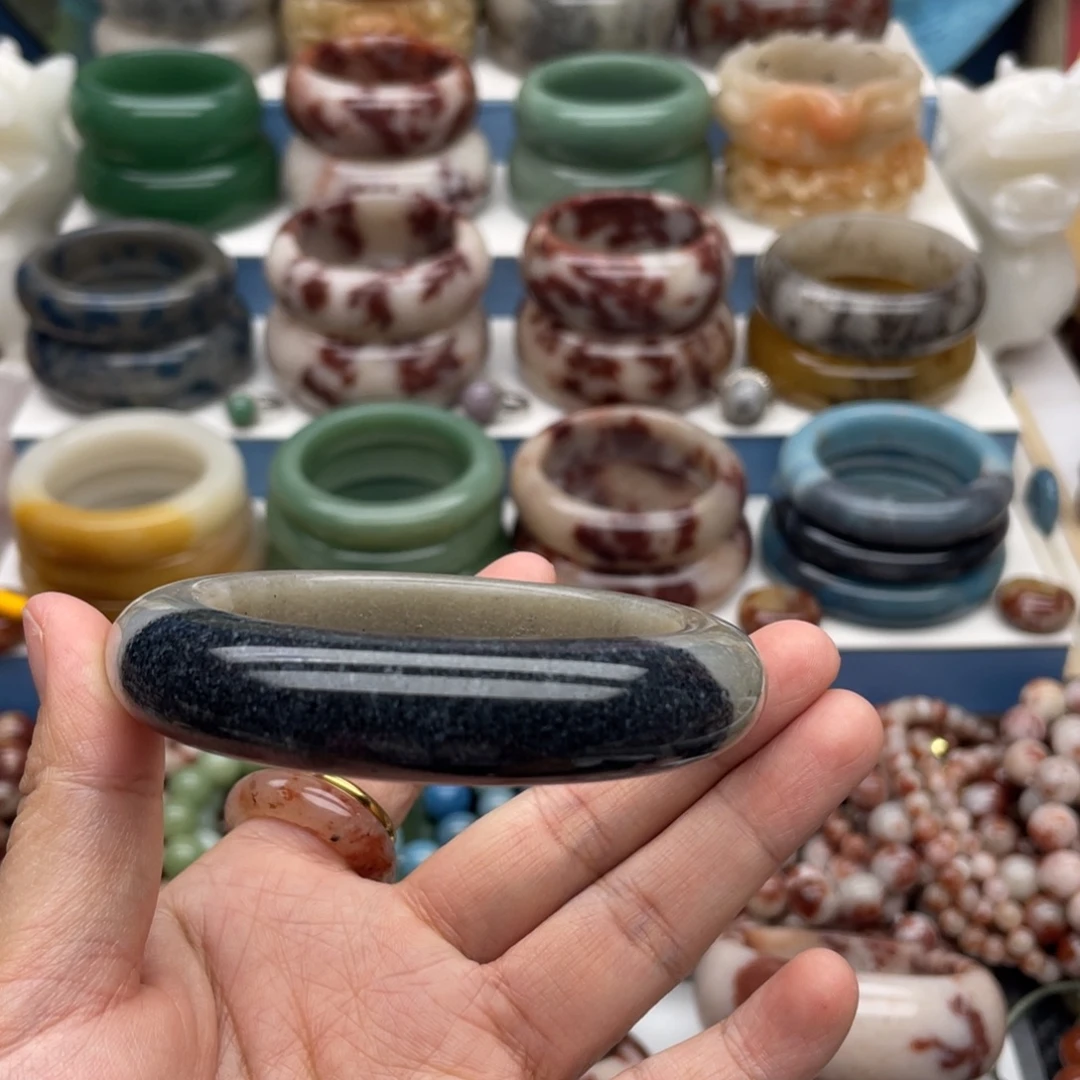 石英质玉（佘太翠）未镶嵌手镯