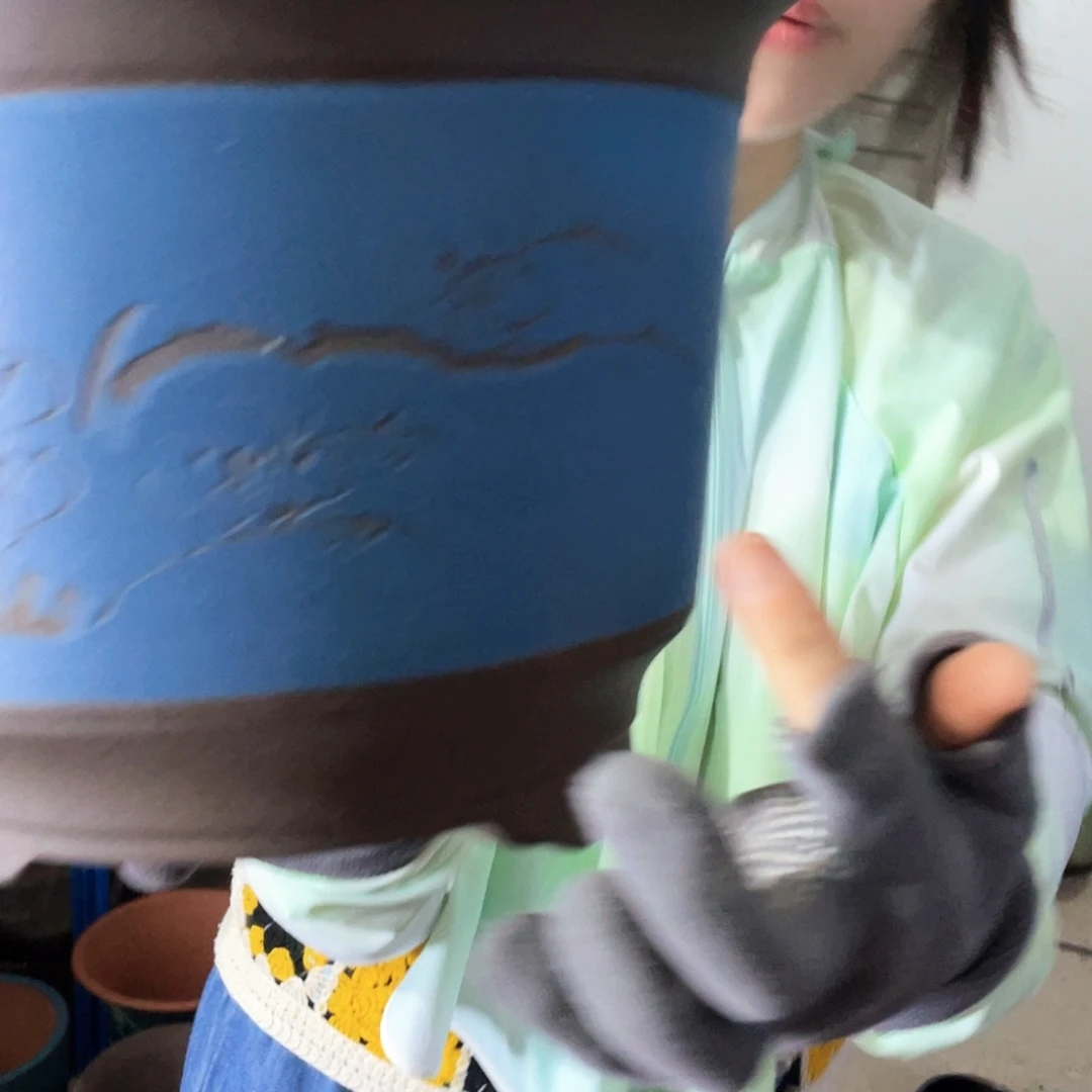 宜兴紫砂紫砂花盆蓝刻绘金钟大