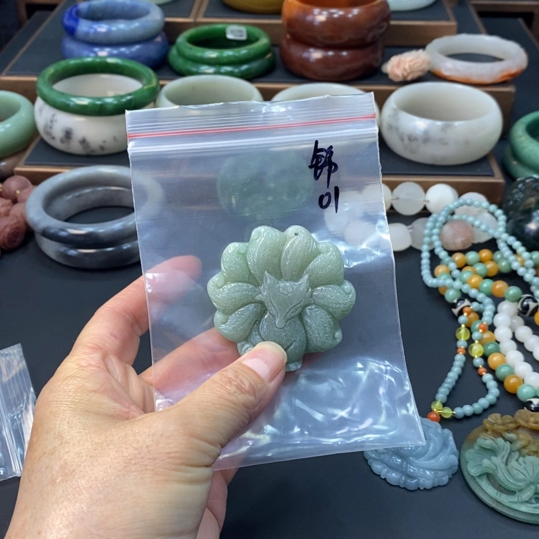 锦***花石英质玉未镶嵌吊坠