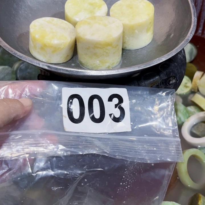 未镶嵌蛇纹石玉珠宝半成品