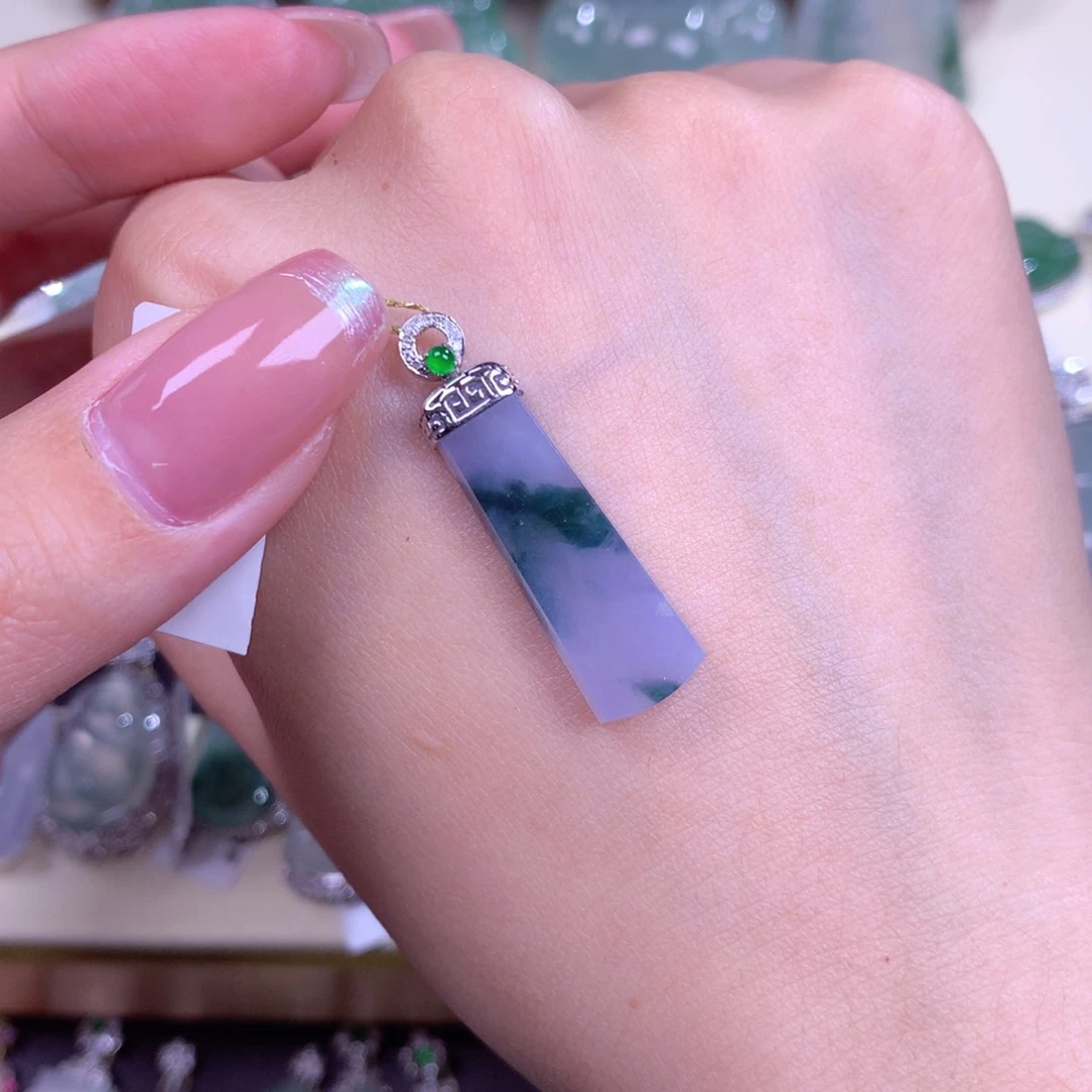 翡翠颈饰18K金镶嵌无事牌