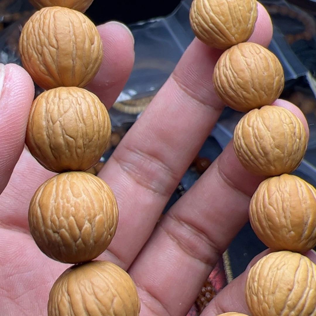 猴头核桃吊坠无聊