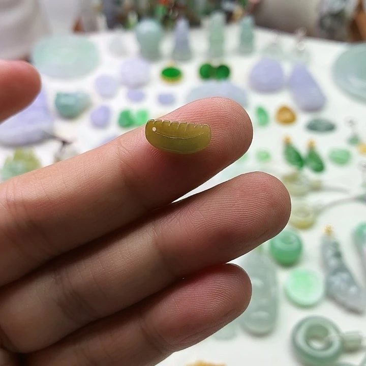 翡翠未镶嵌颈饰木梳橄榄绿色