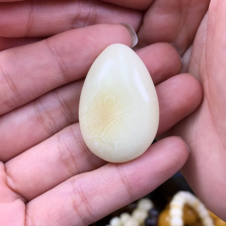 未镶嵌琥珀珠宝奇石