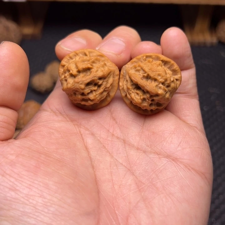 文玩核桃吊坠蝴蝶