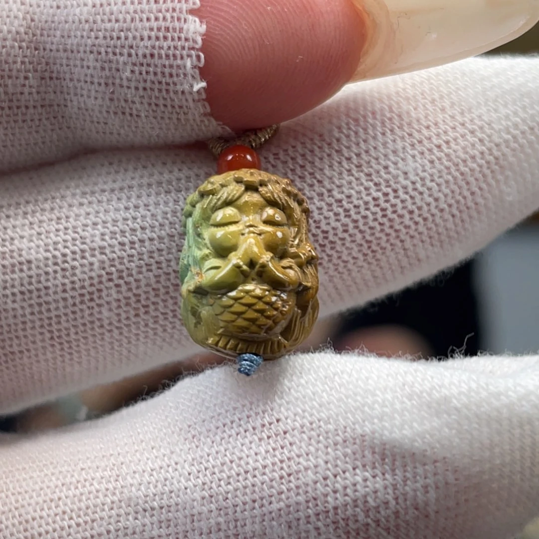 绿松石未镶嵌挂件