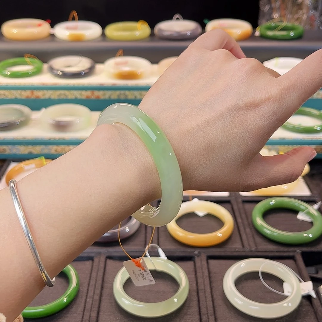 和田玉手镯未镶嵌 白底翠