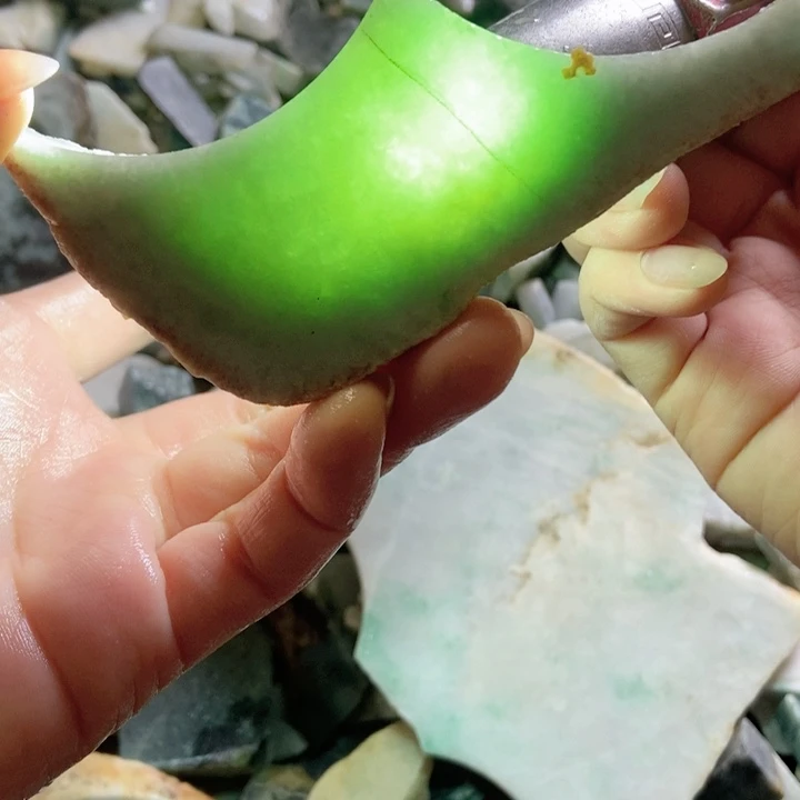 翡翠颈饰未镶嵌天然翡翠