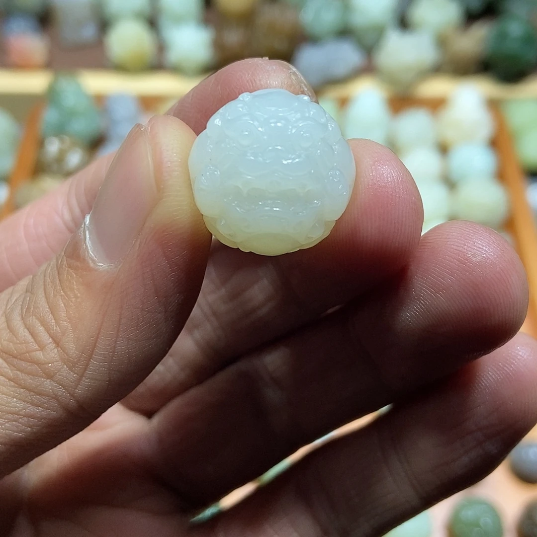 和田玉未镶嵌颈饰定制