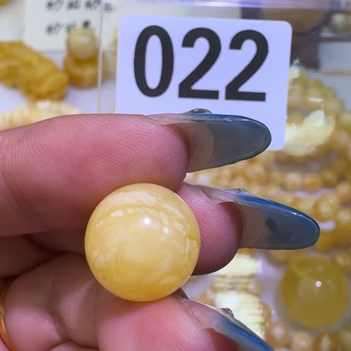 裸石琥珀未镶嵌13.7瑕疵
