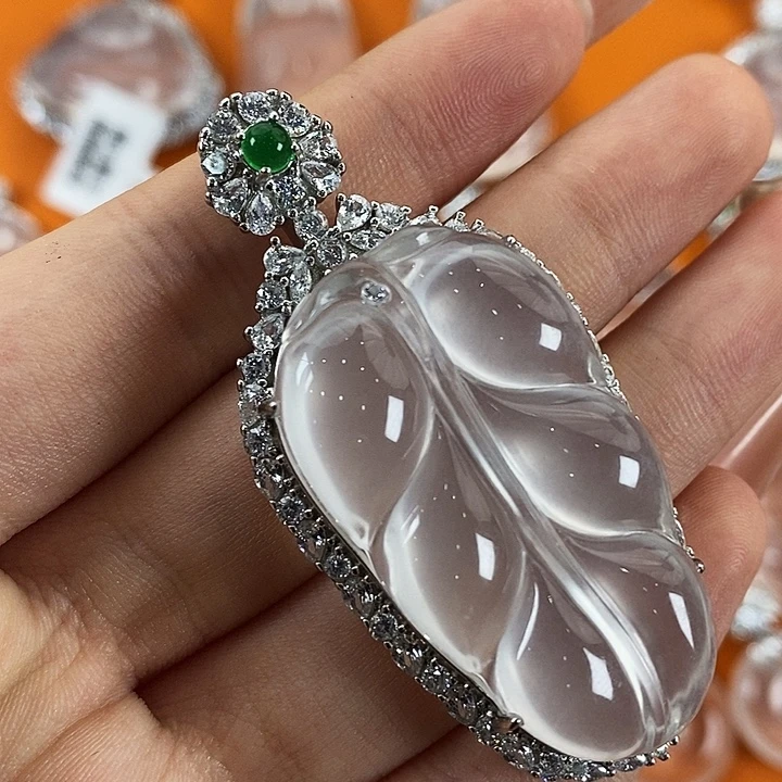 高***路石英质玉银S925镶嵌颈饰