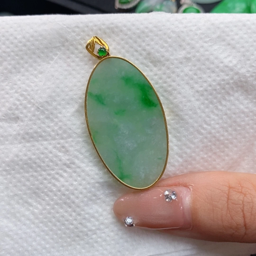 翡翠颈饰18K金镶嵌翡翠