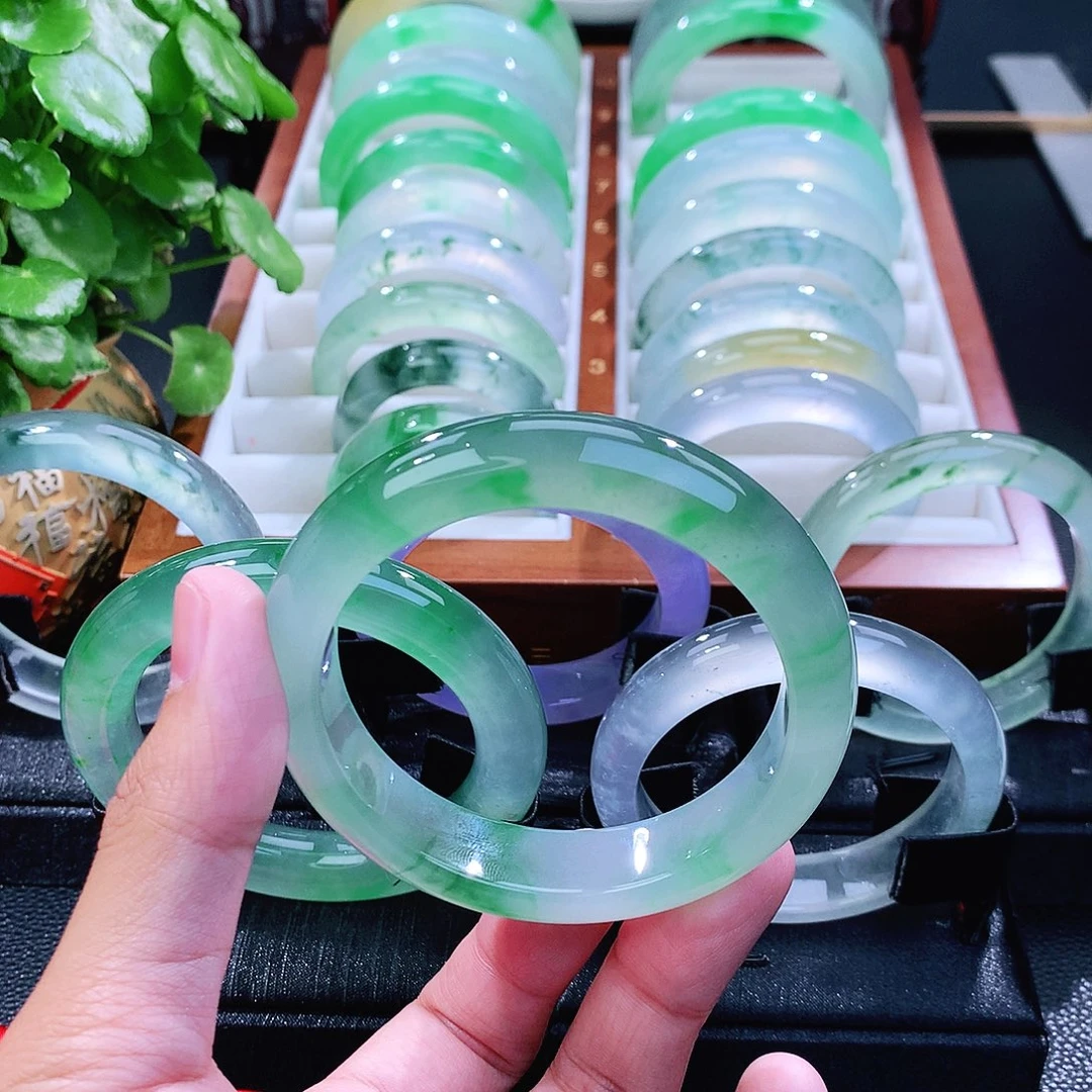 翡翠未镶嵌手镯圈口61