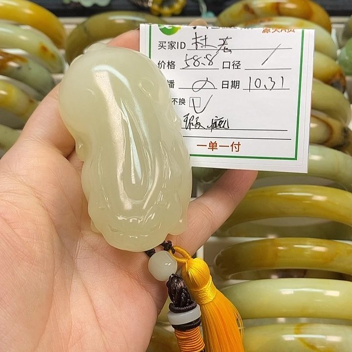 杜***若蛇纹石玉未镶嵌岫玉微瑕貔邱手把件