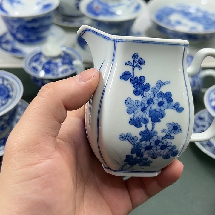 微瑕柴窑梅兰竹菊四方公道杯