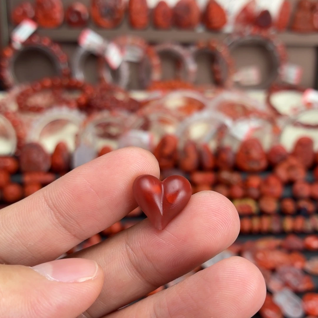 南红玛瑙未镶嵌颈饰屁桃心