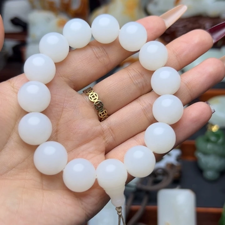 陈***L和田玉未镶嵌颈饰