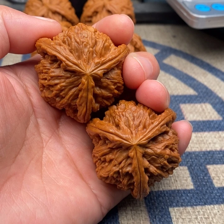 吊坠文玩核桃雨****三棱