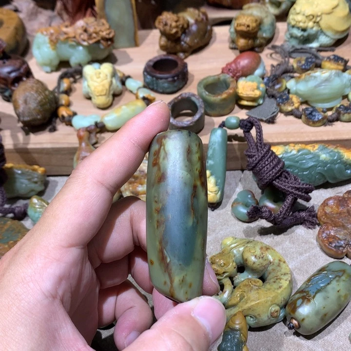 未镶嵌岫岩河磨玉（透闪石质玉）挂件