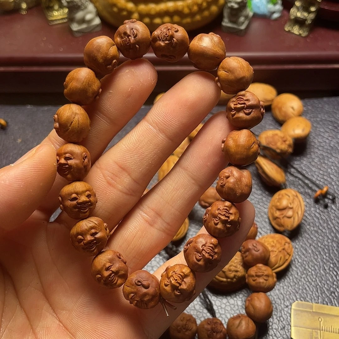 龙纹桃核雕刻瑕疵开心