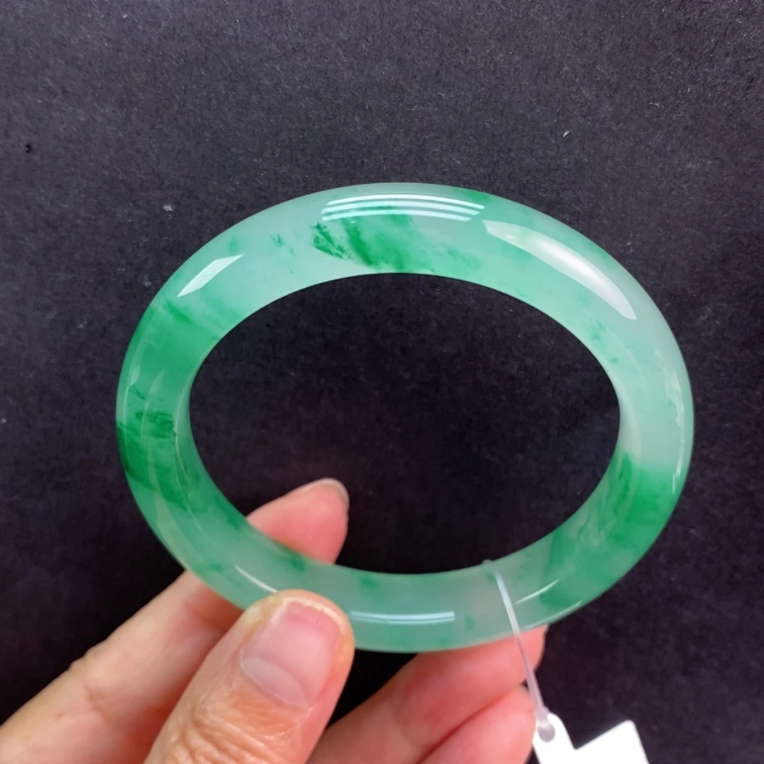 石英质玉手镯未镶嵌月**盒