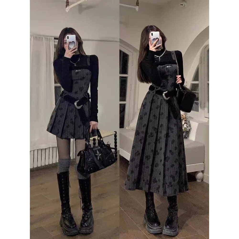 秋季新款法式复古时尚收腰显瘦设计背带裙搭配百搭黑色打底衫套装