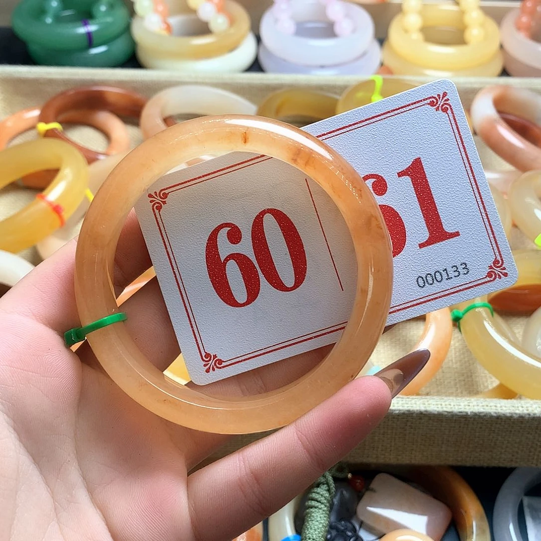 未镶嵌石英质玉（黄龙玉）手镯