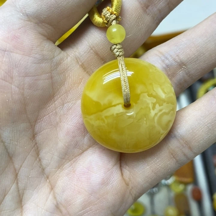 蜜蜡未镶嵌裸石吊坠